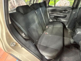 後部座席も気になるようなキズ・汚れやへたり等、大きなダメージはなく、良好な状態です。