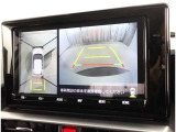 パノラミックビューモニター付きです。車両を上から見たような映像をディスプレイオーディオ画面に表示。運転席からの目視だけでは見にくい、車両周辺の状況をリアルタイムでしっかり確認できます。