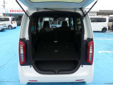 簡単に収納出来る後部座席。広大な空間が出現します。シートアレンジが多彩な点も特徴です。レジャー用品もたっぷりと積み込め、休日の過ごし方の楽しみを拡げてくれます。