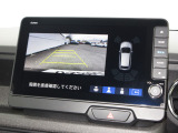 バックをするとき自動でリアの様子が映る『リアカメラ』付き! ナビ画面で確認しながらバックができますから安心ですね。でも、目視も大切ですよ!安全第一でお願いします!