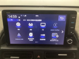HondaCONNECT対応の便利なナビディスプレー。お持ちのスマートフォンと連携して、ナビやBluetoothでの音楽再生が可能です。デザインはもちろん、操作性も良好です。