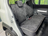 後部座席も気になるようなキズ・汚れやへたり等、大きなダメージはなく、良好な状態です。