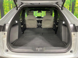 ラゲッジルームは、大容量のスペースを確保。普段のお買い物からレジャーまで、幅広く活躍してくれます!また、リアシートを倒すことでバリエーション豊かにお使いいただけます。