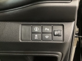ハンドルの右側にはヘッドライトレベライザーとHondaセンシング用のメインスイッチがついています。ヘッドライトレベライザーは道路状況や積荷の加重に応じてライトの高さを調節できます。
