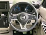 【ステアリングスイッチ】運転中、前方から目線をそらすことなく、オーディオ等の操作が可能な便利機能!安心&快適なドライブを演出してくれます♪