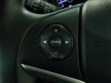 ハンドルにオーディオの操作スイッチが装備されています!視線を前方から外さずハンドルから手を離さずに操作できるのでとっても安全ですね♪