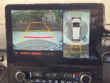 【パノラミックビューモニター】専用のカメラにより、上から見下ろしたような視点で360度クルマの周囲を確認することができます☆死角部分も確認しやすく、狭い場所での切り返しや駐車もスムーズに行えます。