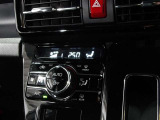車内の温度管理に便利なオートエアコン☆