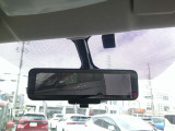 お荷物で後方が見えずらい際には液晶のルームミラーにて後方確認可能です♪勿論通常時は通常の鏡使用も可能です♪