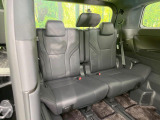 3列目シートはもちろん状態良好☆大人でもゆったりと座って頂けますので、大人数でのお出かけもラクラクです♪ご家族で、気の知れた仲間で、ドライブに行くのが楽しみですね♪