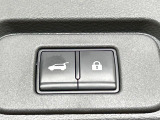 【パワーバックドア】スマートキーや運転席のボタンを押すだけでリアゲートが自動で開閉します!荷物を持っている時や、高い位置にあるバックドアを閉める際に便利な機能です♪
