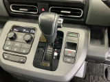 発進時から滑らかに加速する無段階変速のCVTはストップ&ゴーの多い街の中も快適です