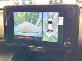 【パノラミックビューモニター】専用のカメラにより、上から見下ろしたような視点で360度クルマの周囲を確認することができます☆死角部分も確認しやすく、狭い場所での切り返しや駐車もスムーズに行えます。