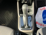 フロアCVTです。高級感あふれる本革調のシフトブーツ!お好みの方は是非。