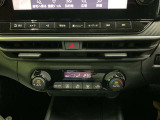 オートエアコンで車内はいつも快適 設定温度で風向きや風量を調節してくれます。