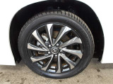 純正17インチアルミホイール装備です☆