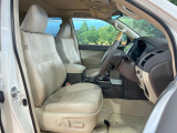 運転席シート廻りは使用感も少なく、良好な状態となっています。丁寧に使われていたことがよくわかりますね。