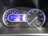 「パッと見て、すぐわかる。」日産デイズのスピードメーターは、大きくて見やすい文字とスッキリとした表示でスピード確認がとても簡単♪