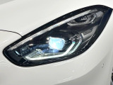 ●LEDヘッドライト:夜間走行時も良好な視界を確保し安心して運転できる高輝度LEDヘッドライトを装備!点灯速度が早く、消費電力も抑えられています。