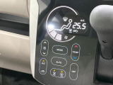 【オートエアコン】一度お好みの温度に設定すれば、車内の温度を検知し風量や温度を自動で調整。暑い&hellip;寒い&hellip;と何度もスイッチ操作をする必要はありません。快適な車内空間には必須の機能ですね♪