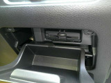 運転席から手の届く位置に ETC付いております。高速道路の料金所もスムーズに通過できますよ♪