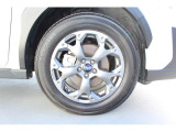 タイヤサイズは225/60R17 純正アルミホイール装着です!