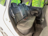 後部座席も気になるようなキズ・汚れやへたり等、大きなダメージはなく、良好な状態です。