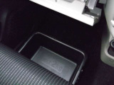 助手席シート下のアンダーボックス