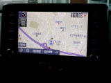 純正ナビを装備。タッチパネル式で使いやすく、お出かけもラクラクです。