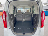 普段のお買い物や通勤、送迎等に十分な荷室スペースを確保しております。セカンドシートを倒すと、大きな荷物の積載も可能です♪