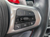 ステアリングスイッチにてオーディオやハンズフリー電話など操作が可能です。目線を動かさず操作可能です。