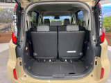 普段のお買い物や通勤、送迎等に十分な荷室スペースを確保しております。セカンドシートを倒すと、大きな荷物の積載も可能です♪
