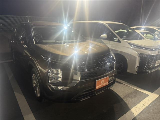 アウトランダーPHEV 2.4 M 4WD禁煙車 純正ナビ