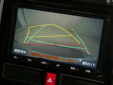 【バックカメラ】駐車時に後方がリアルタイム映像で確認できます。大型商業施設や立体駐車場での駐車時や、夜間のバック時に大活躍!運転スキルに関わらず、今や必須となった装備のひとつです!