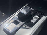 ノートのシフトレバーです。停止を保持するオートホールド付電動パーキングブレーキ付です。