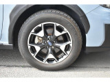 純正17インチアルミホイル/タイヤサイズは225/60R17です