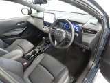 シンプルで使いやすいデザインの運転席です。