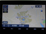 純正ナビを装備。タッチパネル式で使いやすく、お出かけもラクラクです。