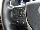 ステアリングスイッチ付き。前方から目を離すことなく操作することが可能です。
