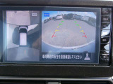 まるで上空から見下ろしているような感じで駐車が楽にできるインテリジェントアラウンドビューモニター