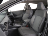 ゆったり座れて、長時間の運転も疲れにくいフロントシート!ホールド性も良く運転に集中できるシートです!!