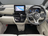 前方の見切りが良く運転しやすいインテリアです