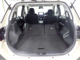 セカンドシートを倒すとさらに広々のラゲッジスペース