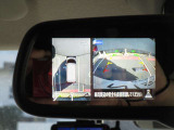 ルームミラーのみに、上空から見下ろしているかのように駐車できるアラウンドビューモニター