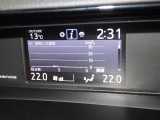 左右独立温度コントロールフルオートエアコンです。運転席、助手席それぞれで独立して温度設定ができます。冷え性の方が乗っても安心ですね♪