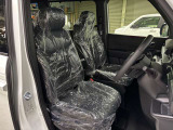 長時間の運転でも疲れにくいクッション性あるコンビシートです。