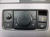 手元を見なくてもノールックで直感的に操作が出来るコマンダーコントロールはドライバーの気持ちに寄り添える様にと、マツダの考え方を具現化したひとつの例です。
