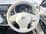 インテリアに合わせたデザインのステアリングは、運転される方のことも考え、運転しやすい形状、大きさです。是非一度、実際に触ってお確かめください。