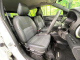 運転席まわりには十分なスペースがあり、大柄な方でもゆったり運転していただける環境です。