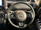 【純正革巻きステアリング】上質な革を使用することで、手にしっかり馴染みとても運転しやすいハンドルです♪